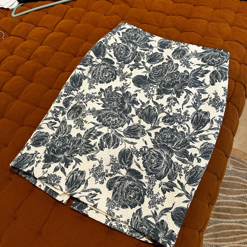 Ann Taylor lined skirt